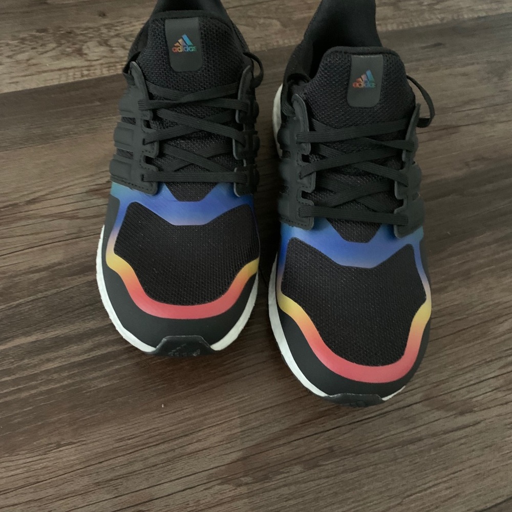Women’s ADIDAS ULTRABOOST DNA SHOES US SZ 7/5